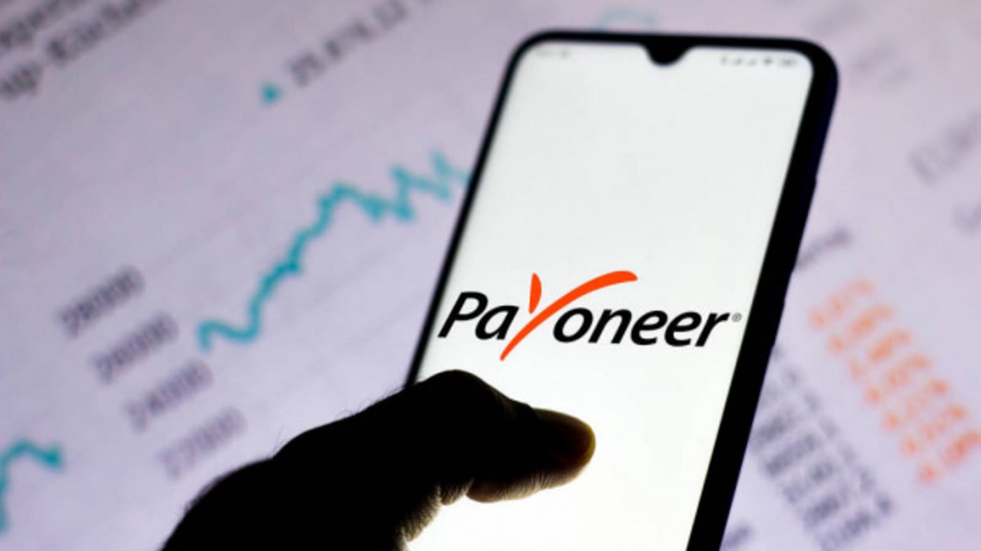 How can I speak with Payoneer?